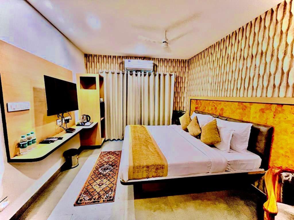 Hotel Lake View Airport Zone Haydarabad Dış mekan fotoğraf