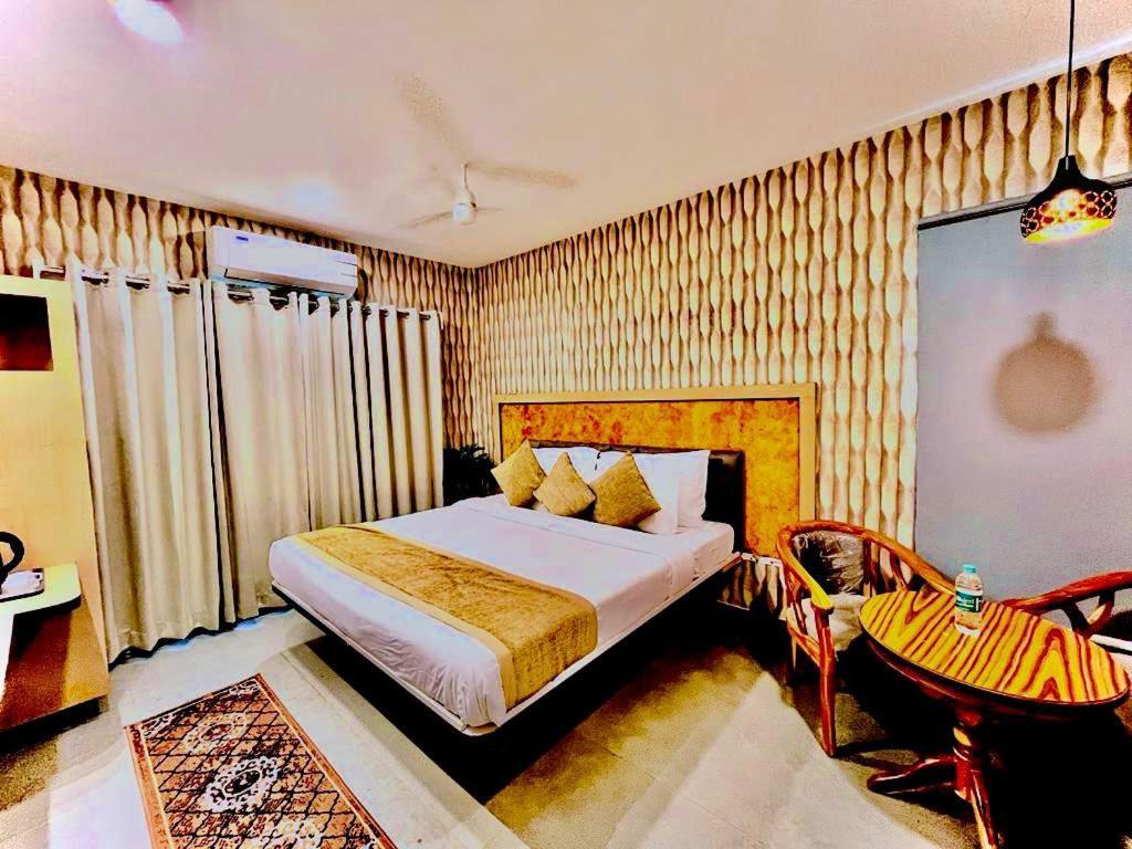 Hotel Lake View Airport Zone Haydarabad Dış mekan fotoğraf