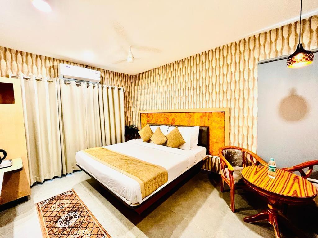 Hotel Lake View Airport Zone Haydarabad Dış mekan fotoğraf