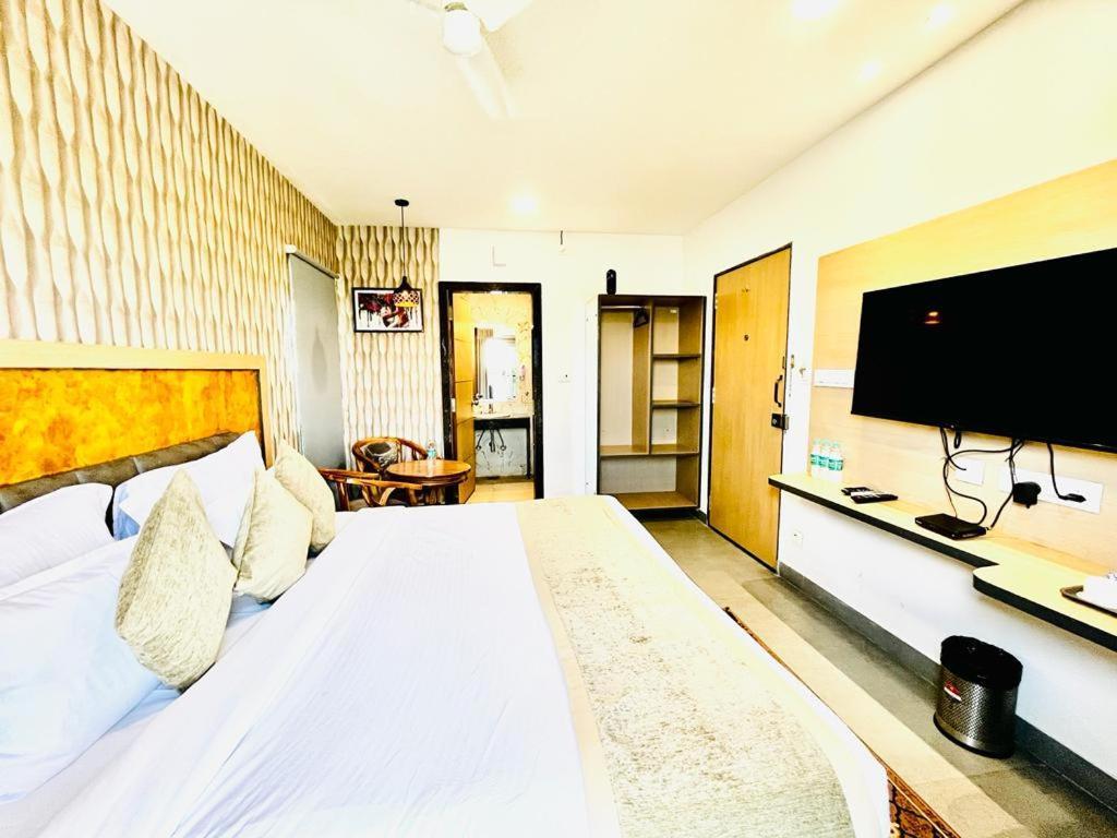 Hotel Lake View Airport Zone Haydarabad Dış mekan fotoğraf