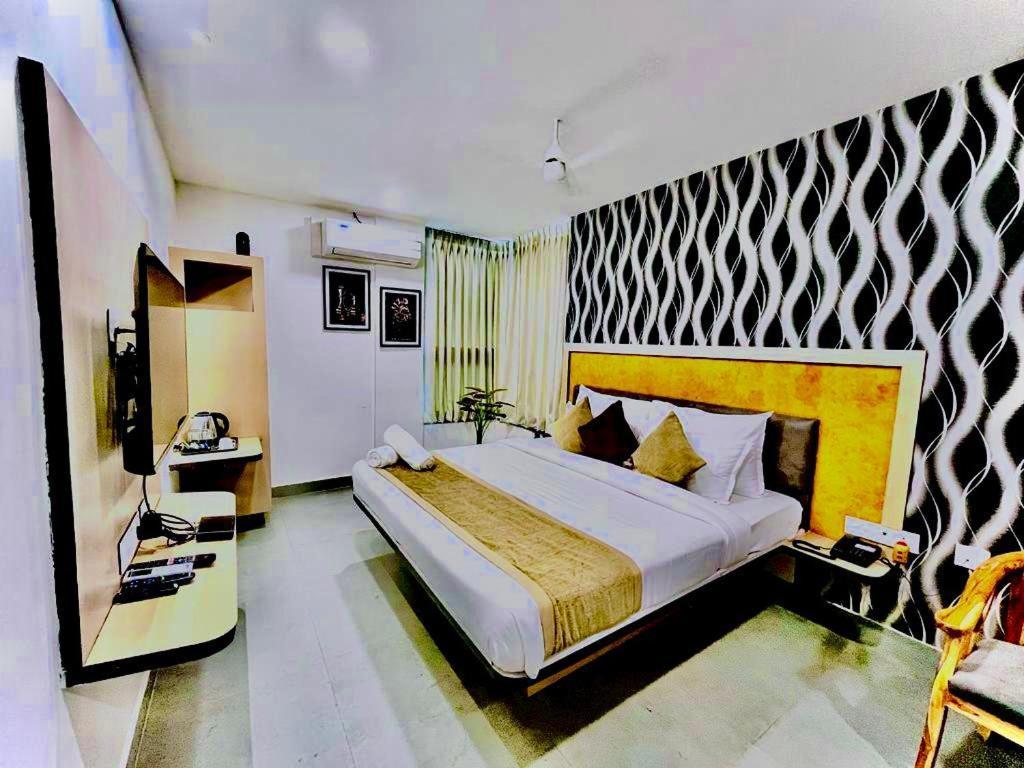 Hotel Lake View Airport Zone Haydarabad Dış mekan fotoğraf