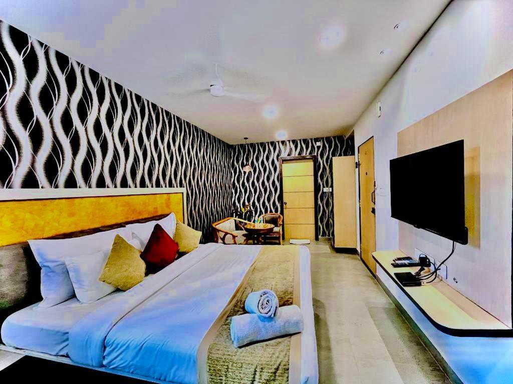 Hotel Lake View Airport Zone Haydarabad Dış mekan fotoğraf
