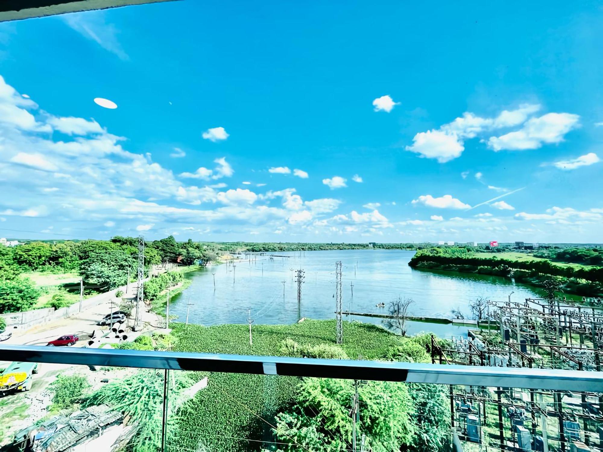 Hotel Lake View Airport Zone Haydarabad Dış mekan fotoğraf
