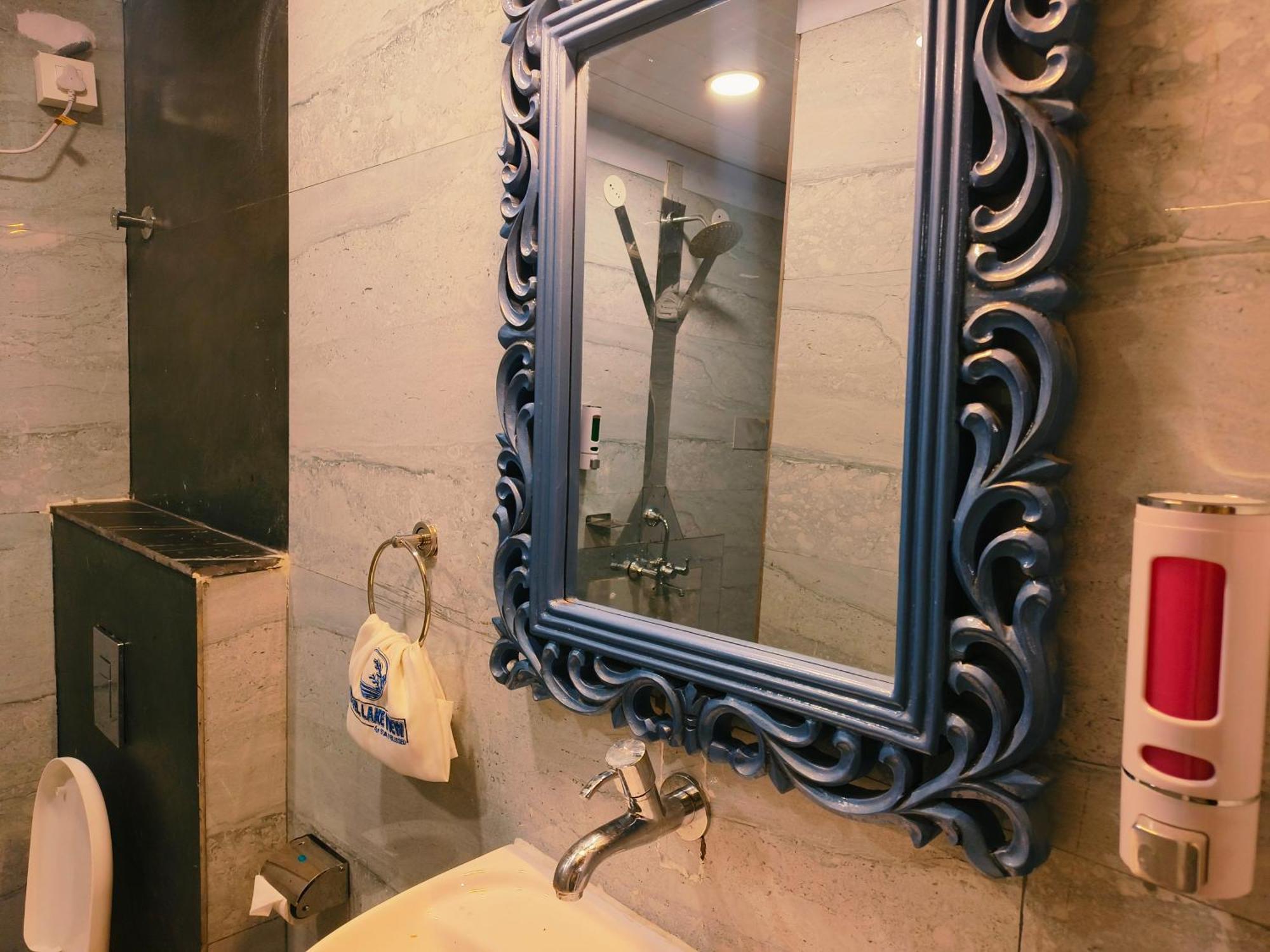 Hotel Lake View Airport Zone Haydarabad Dış mekan fotoğraf