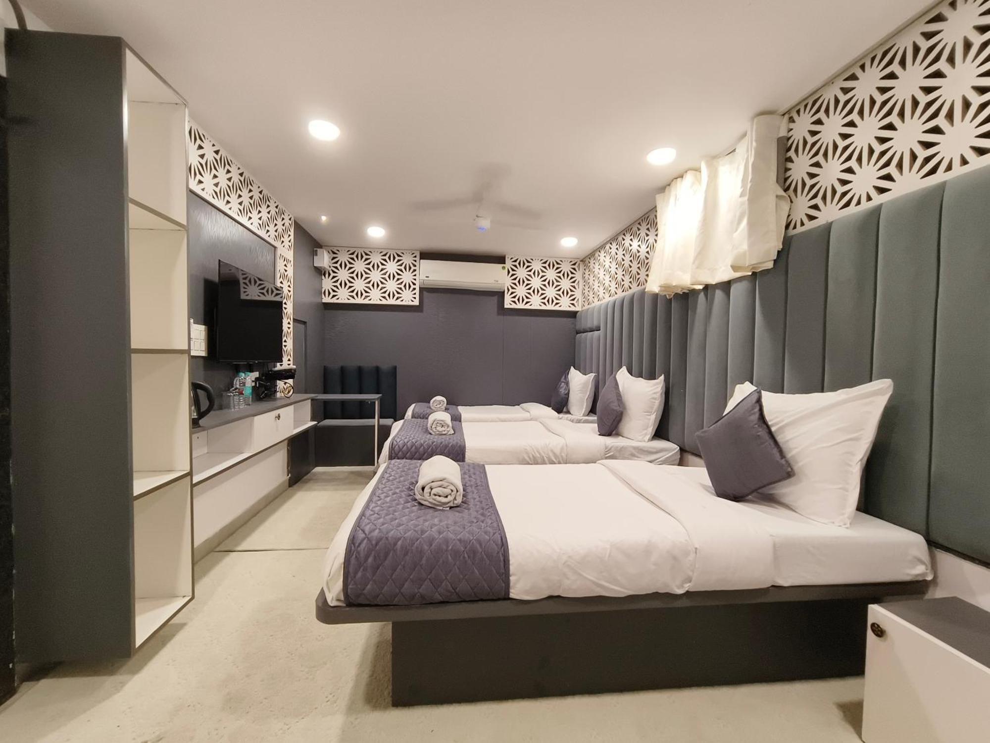 Hotel Lake View Airport Zone Haydarabad Dış mekan fotoğraf
